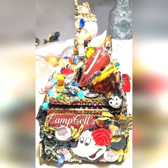 Wendy Gell Jewelry Box Fantastical Andy Warhol theme encrusted on five sides. - Picture 3 of 7